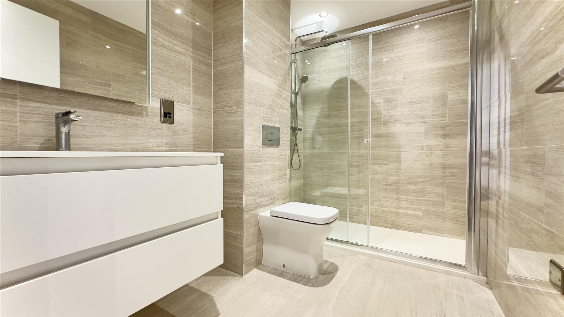 Image of Apartment - 2 Bedrooms - 1 Bathrooms for Sale in Arengos Gardens-Gibraltar, Image 9